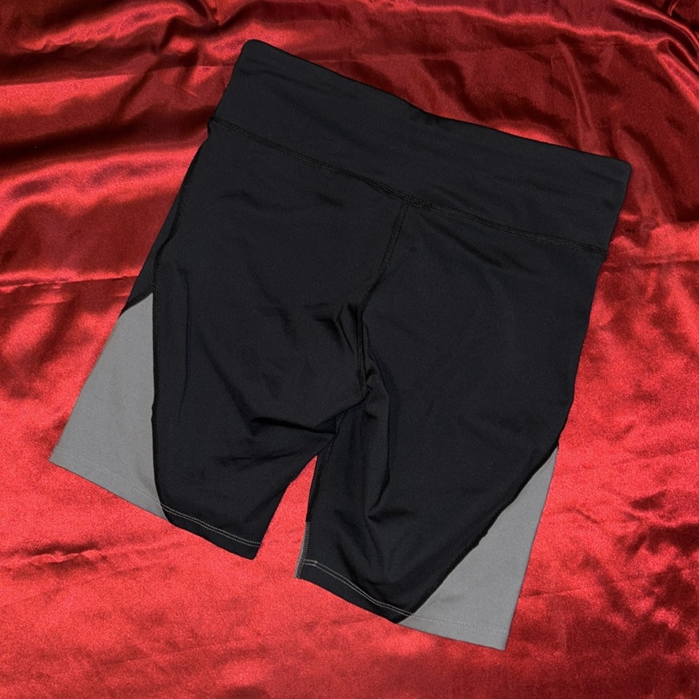 Jordan workout shorts - Picture 2 of 3